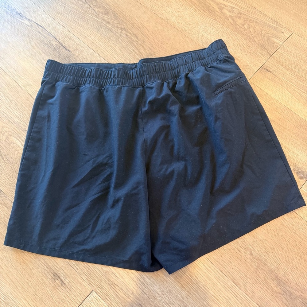 Brooks men’s running shorts - Picture 2 of 4